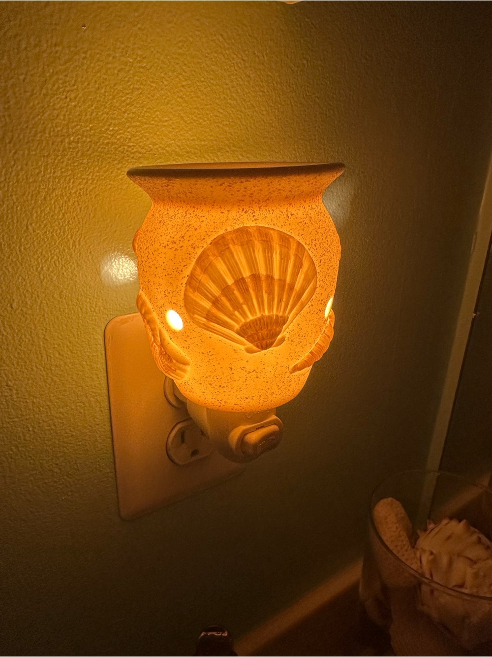 Scentsy warmer wax melter Seashell Ceramic Night Light Plug-In - Picture 4 of 4